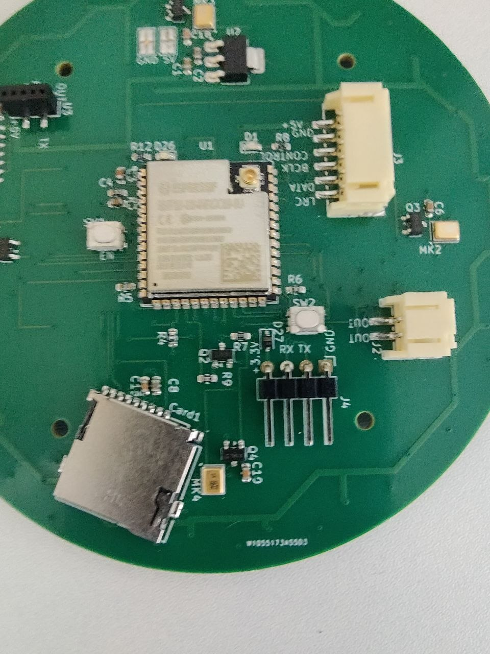 Platinen-Unterseite mit ESP32-Modul, Anschlüssen J2, J3, J4 und den Tastern SW1 (EN) und SW2 (GPIO0)